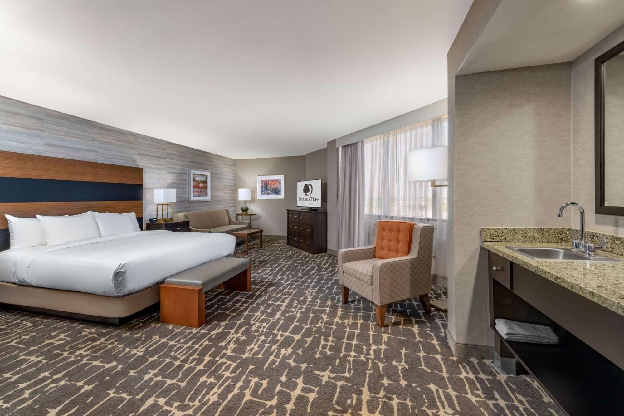 Junior King Suite